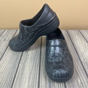 CROCS Black Comfort Clogs Women's 7